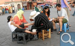 Henna-Füße und Stärkung der Rückenmuskulatur